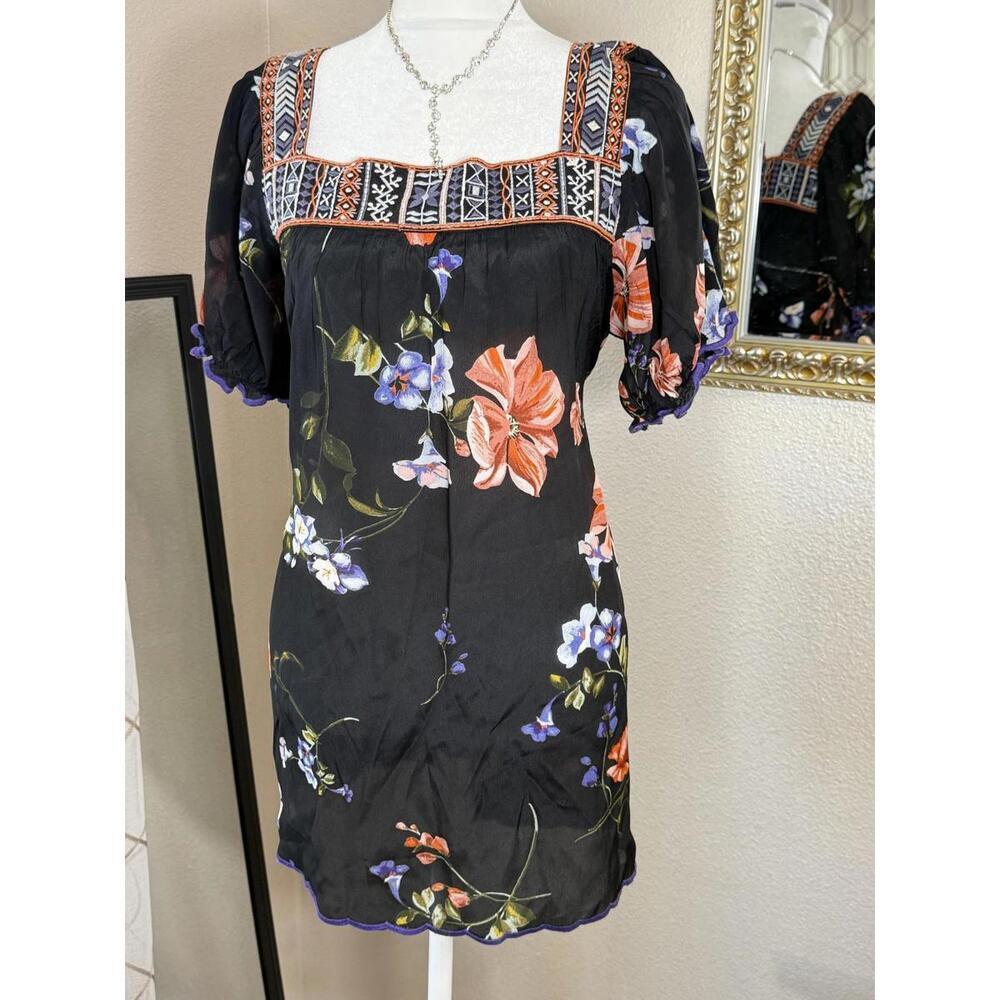 Love Kyla Tunic Shirt Womens Medium Black Floral Boho Embroidered Tunic Top NEW